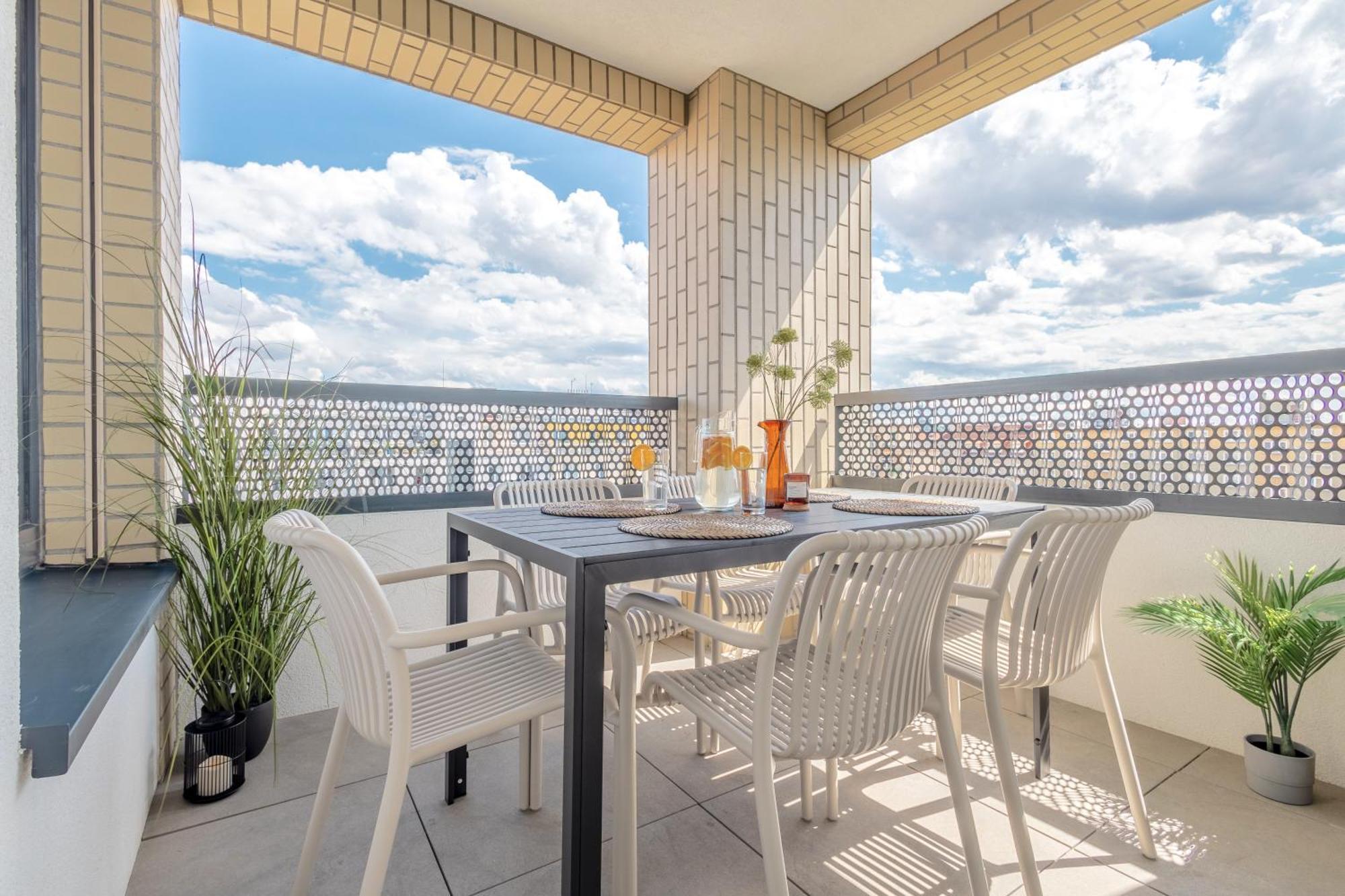 Bright 2Br - 7Th Floor, Balcony, Free Parking By Gravity Prague Apartment Екстериор снимка