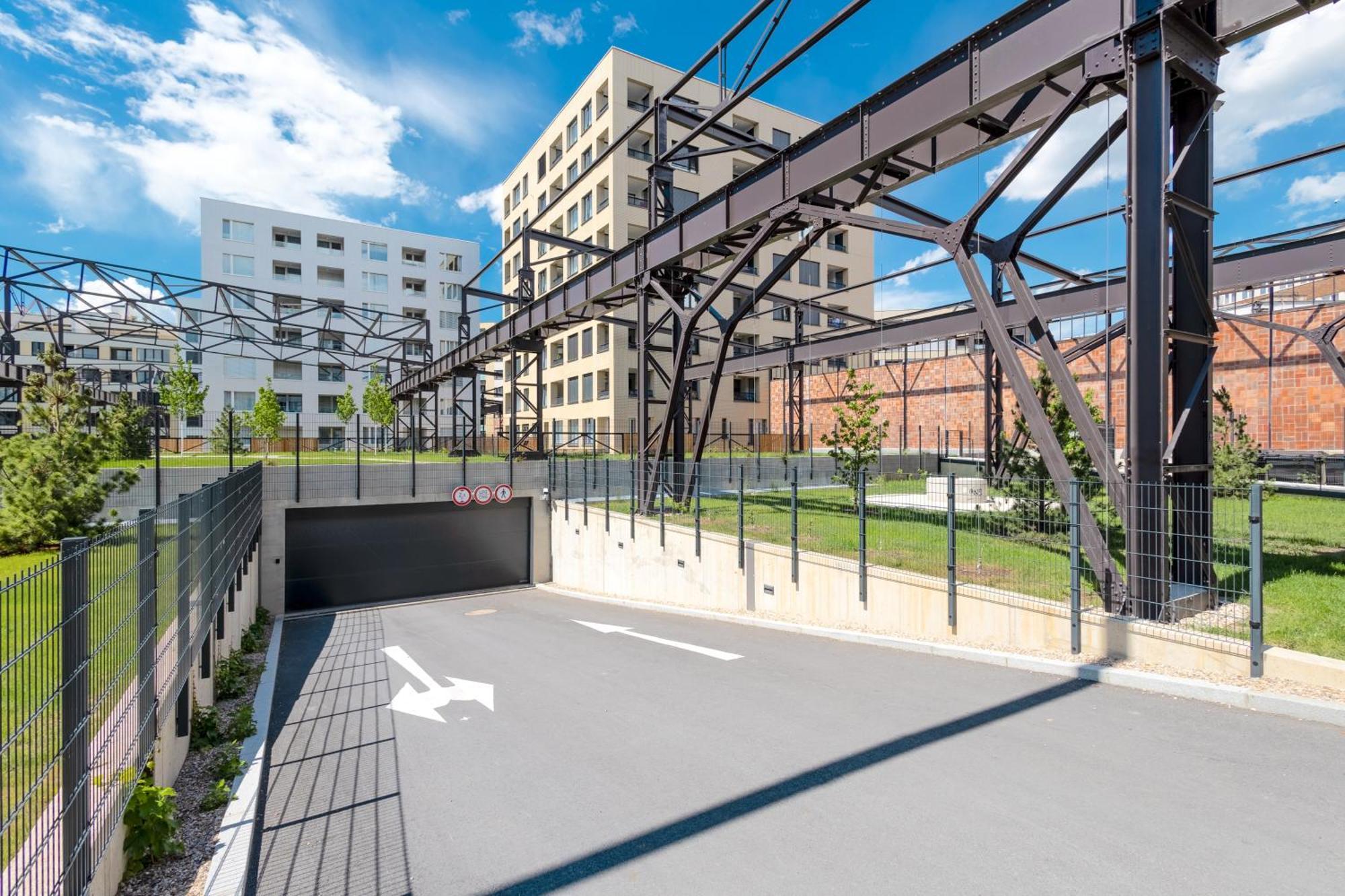 Bright 2Br - 7Th Floor, Balcony, Free Parking By Gravity Prague Apartment Екстериор снимка