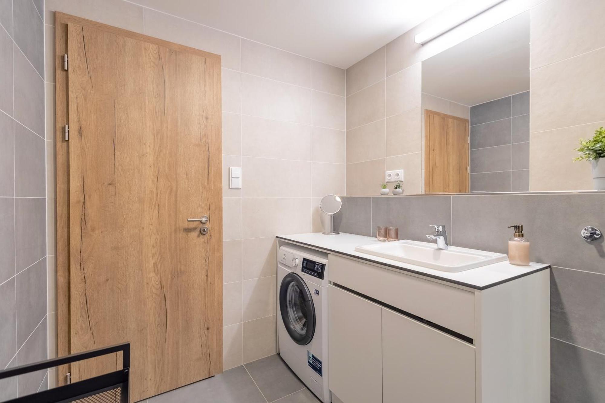 Bright 2Br - 7Th Floor, Balcony, Free Parking By Gravity Prague Apartment Екстериор снимка