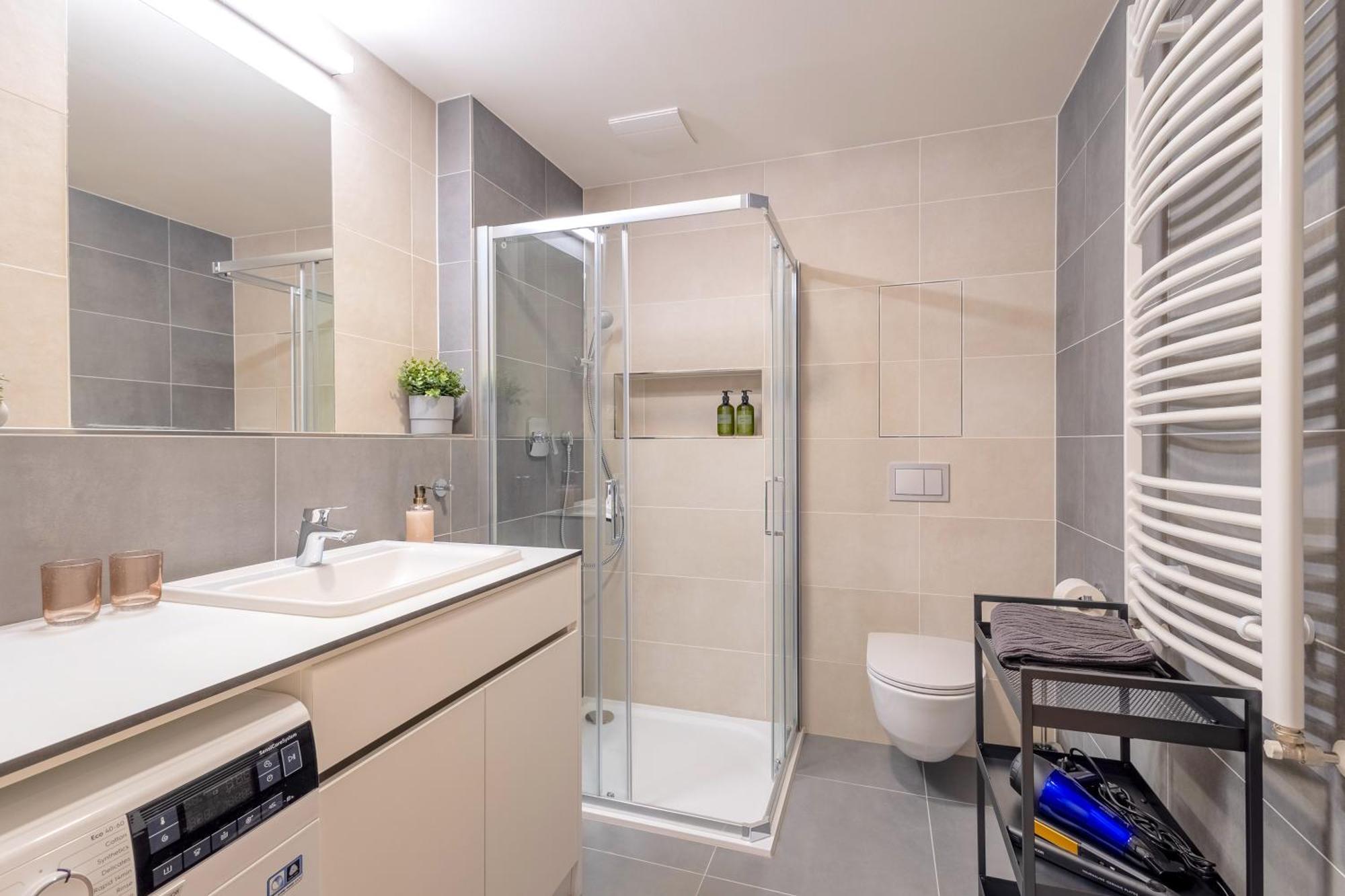 Bright 2Br - 7Th Floor, Balcony, Free Parking By Gravity Prague Apartment Екстериор снимка