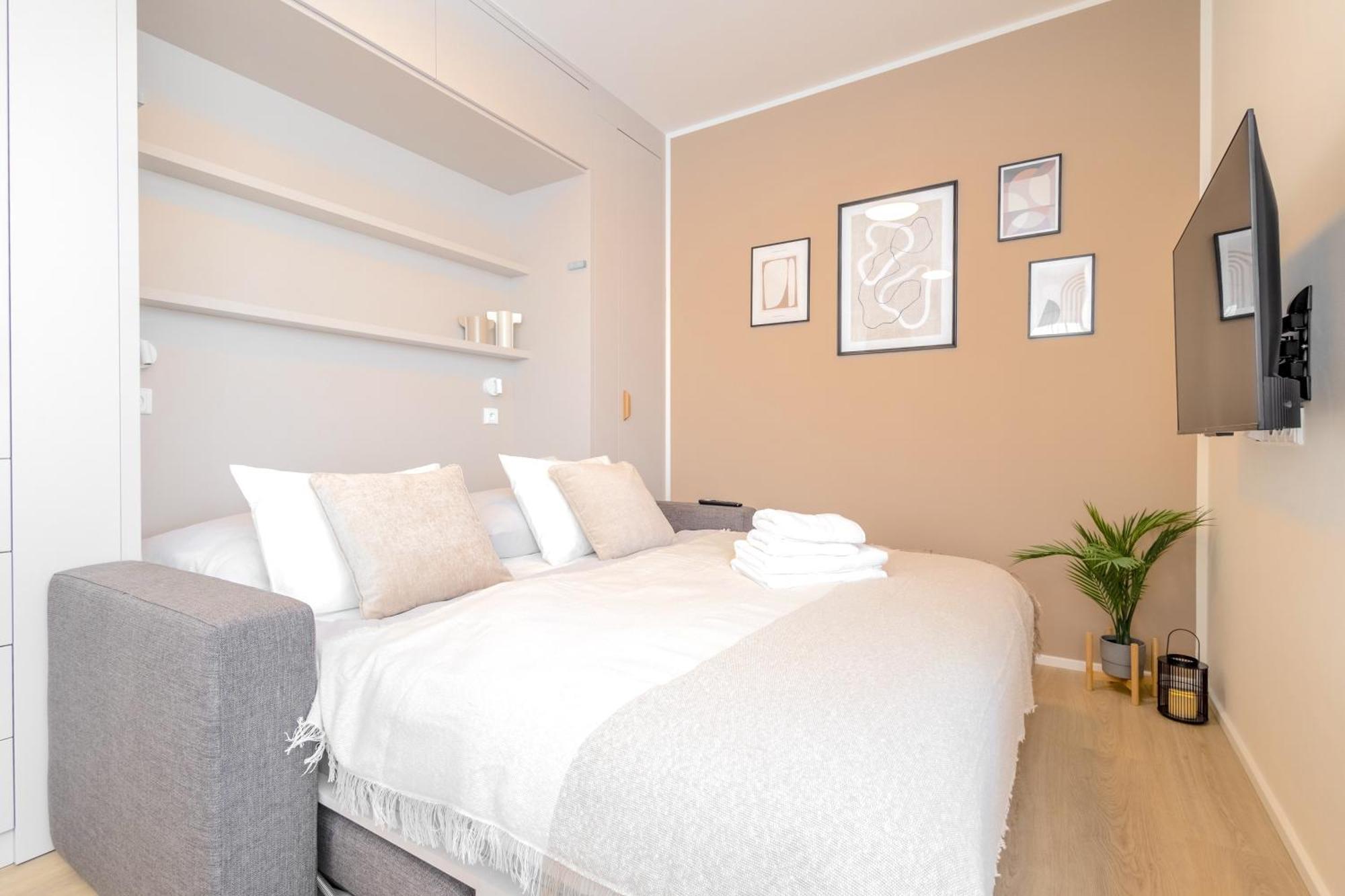 Bright 2Br - 7Th Floor, Balcony, Free Parking By Gravity Prague Apartment Екстериор снимка