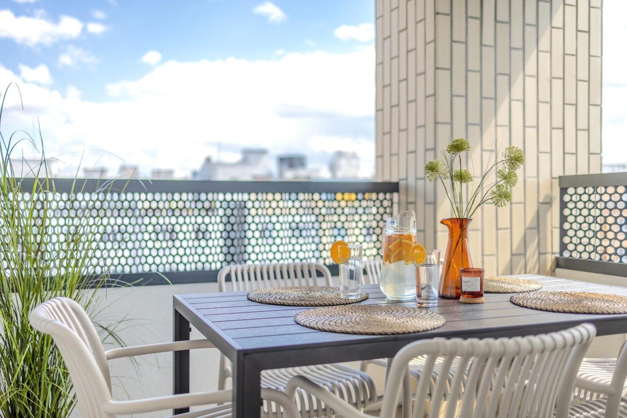 Bright 2Br - 7Th Floor, Balcony, Free Parking By Gravity Prague Apartment Екстериор снимка