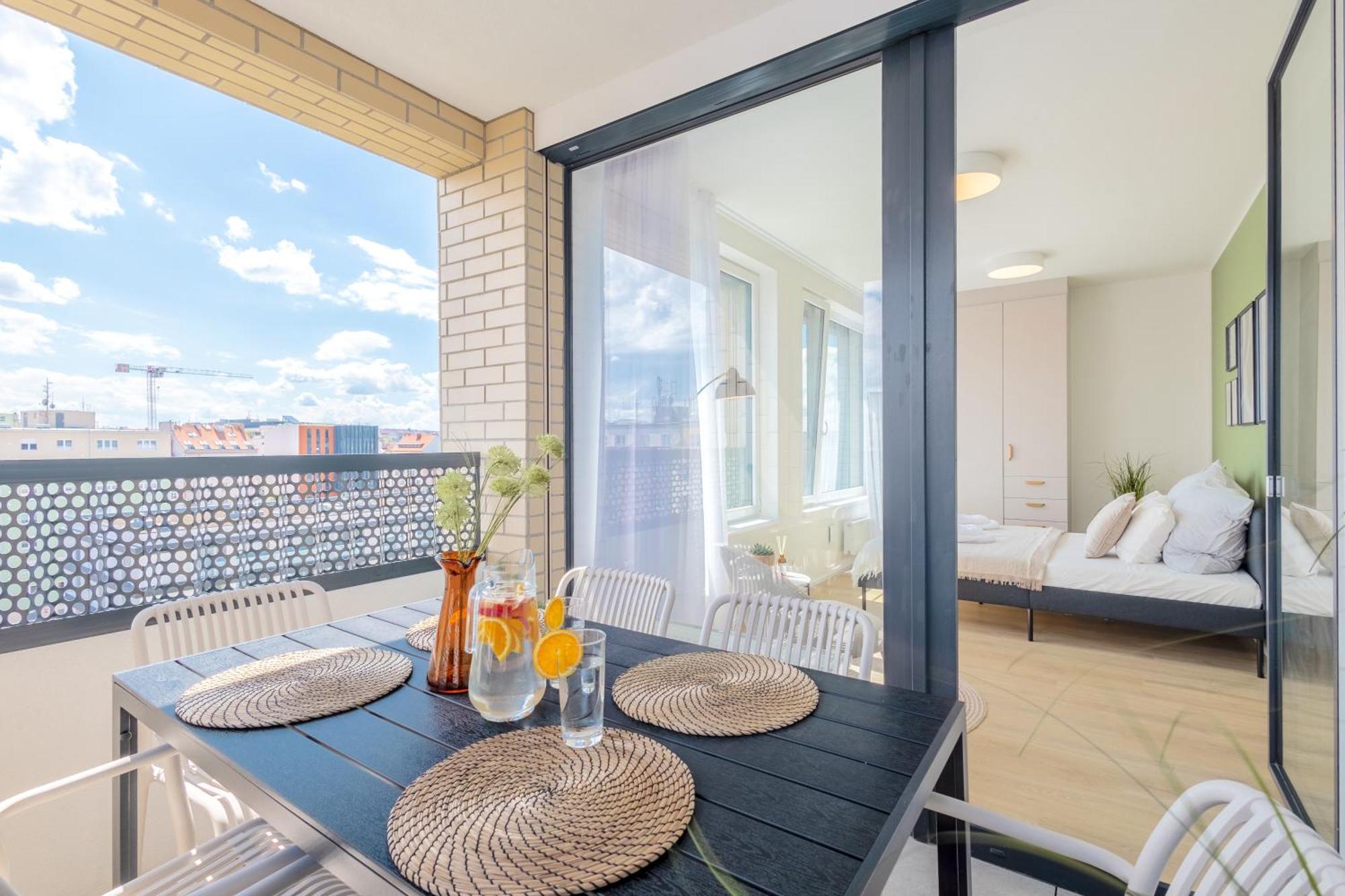 Bright 2Br - 7Th Floor, Balcony, Free Parking By Gravity Prague Apartment Екстериор снимка