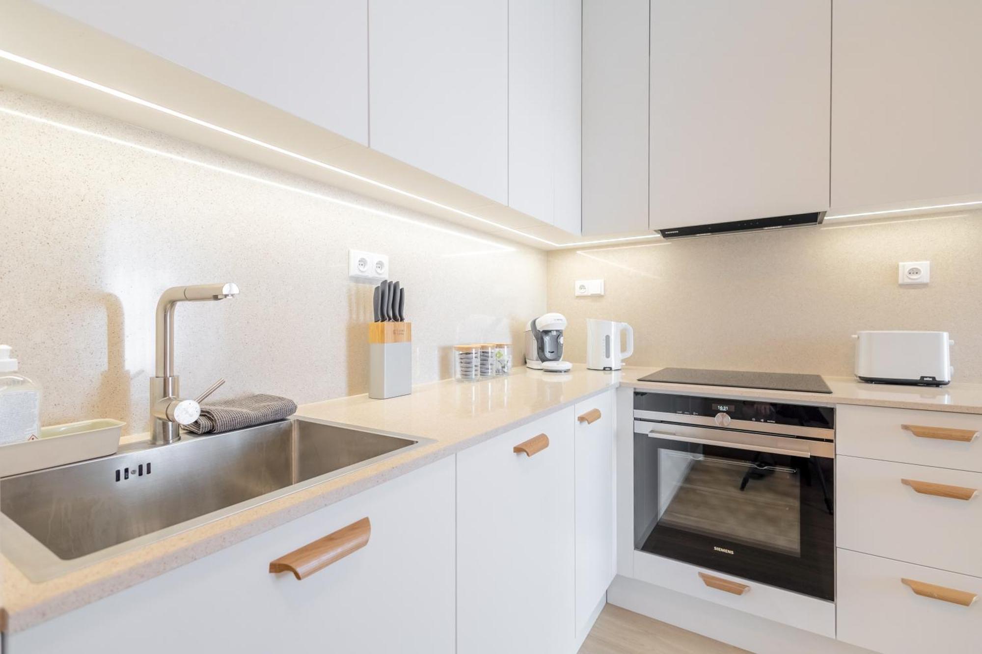 Bright 2Br - 7Th Floor, Balcony, Free Parking By Gravity Prague Apartment Екстериор снимка
