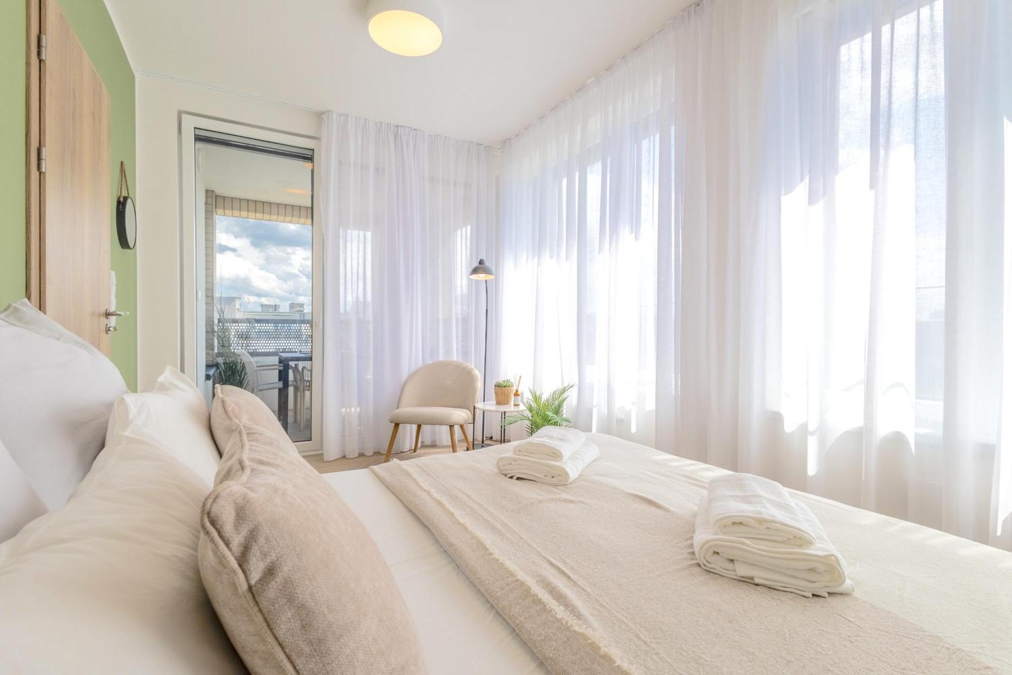 Bright 2Br - 7Th Floor, Balcony, Free Parking By Gravity Prague Apartment Екстериор снимка