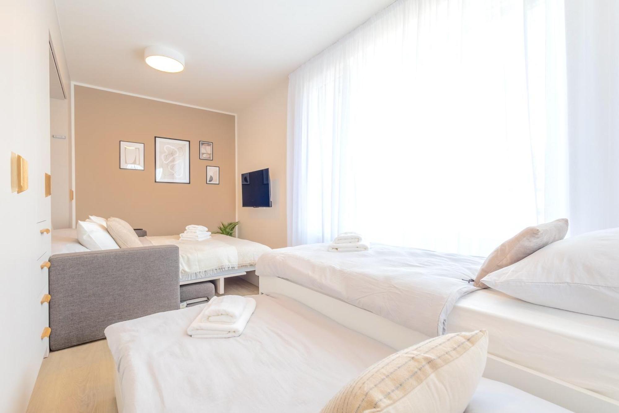 Bright 2Br - 7Th Floor, Balcony, Free Parking By Gravity Prague Apartment Екстериор снимка