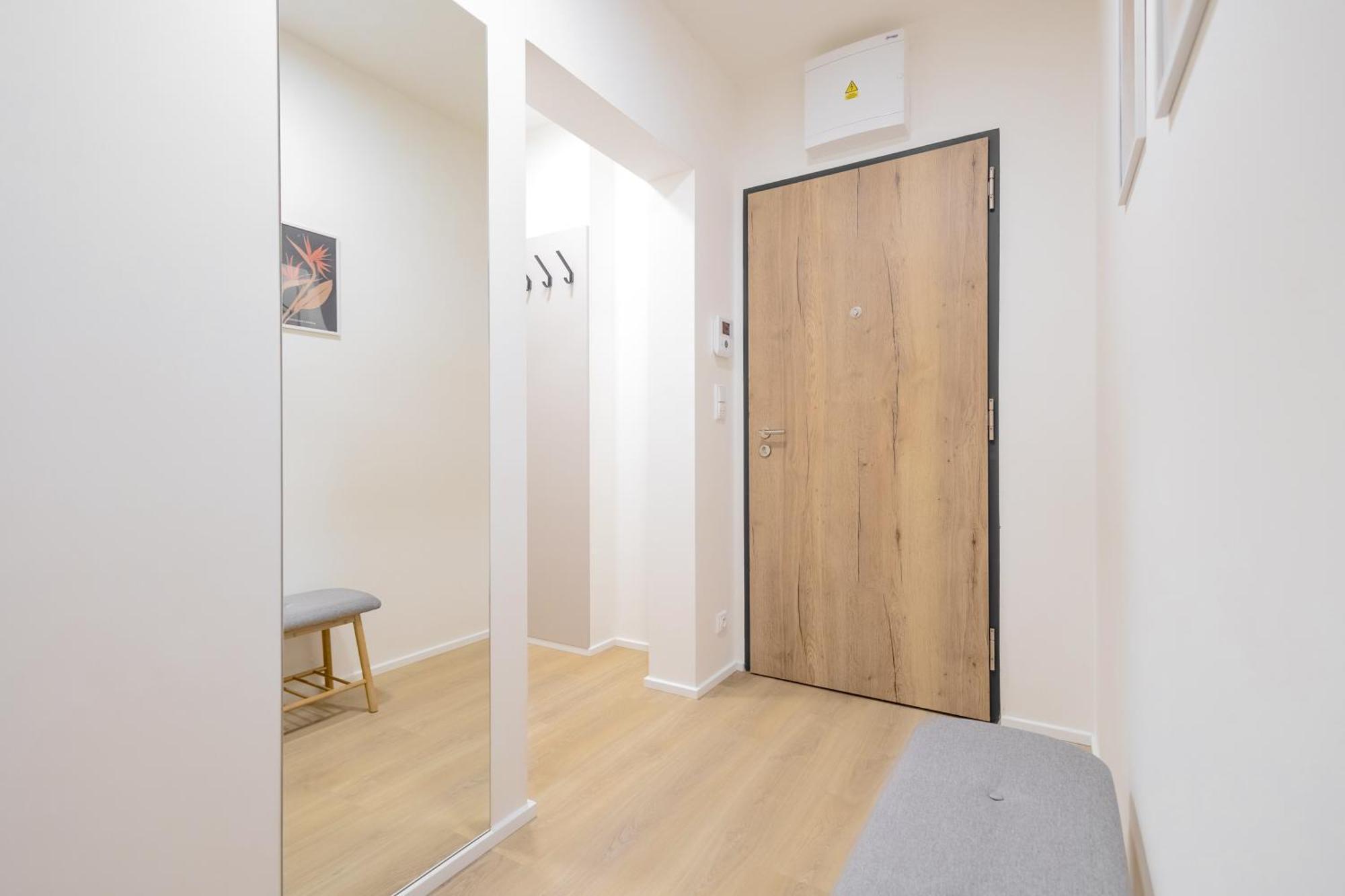 Bright 2Br - 7Th Floor, Balcony, Free Parking By Gravity Prague Apartment Екстериор снимка