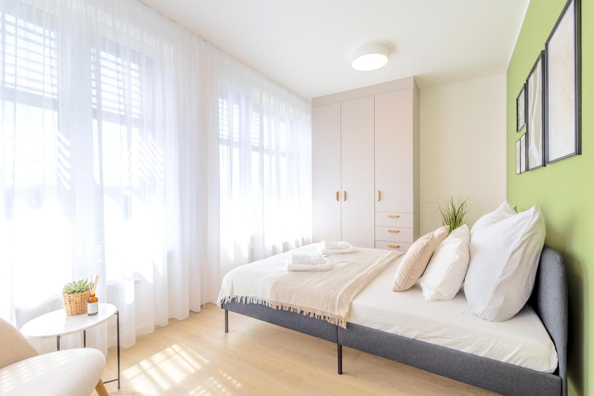 Bright 2Br - 7Th Floor, Balcony, Free Parking By Gravity Prague Apartment Екстериор снимка